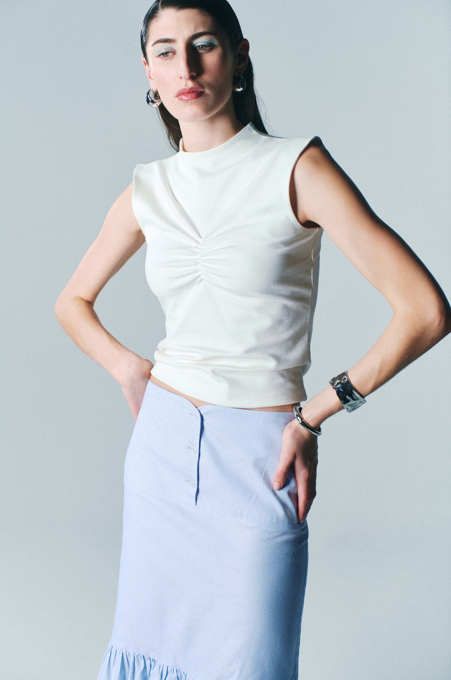ANGLED MOCK NECK