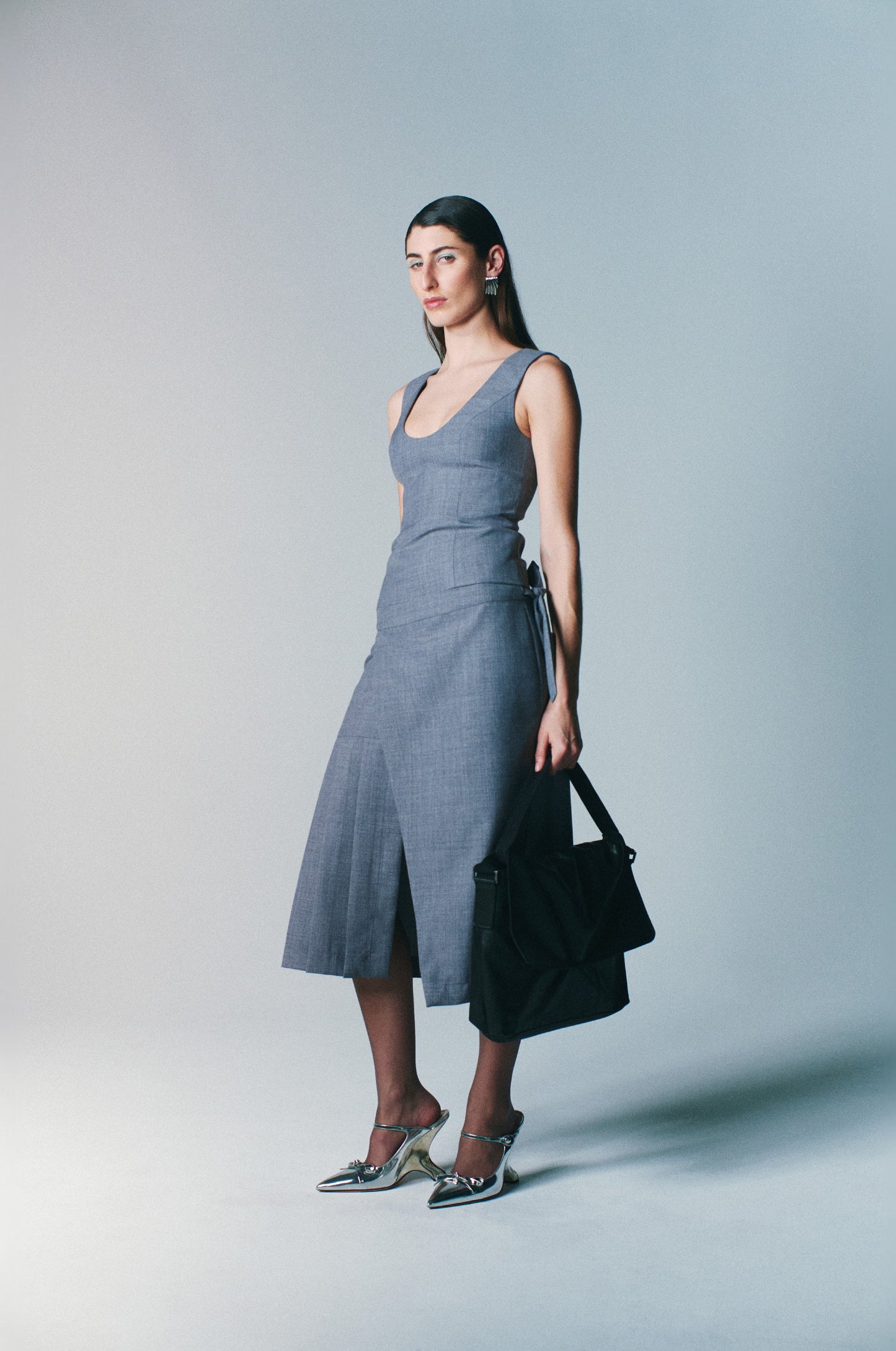 SCULPTED SCOOP TANK