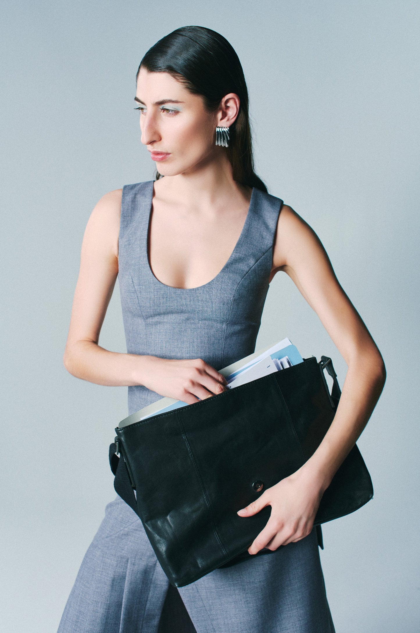 SCULPTED SCOOP TANK