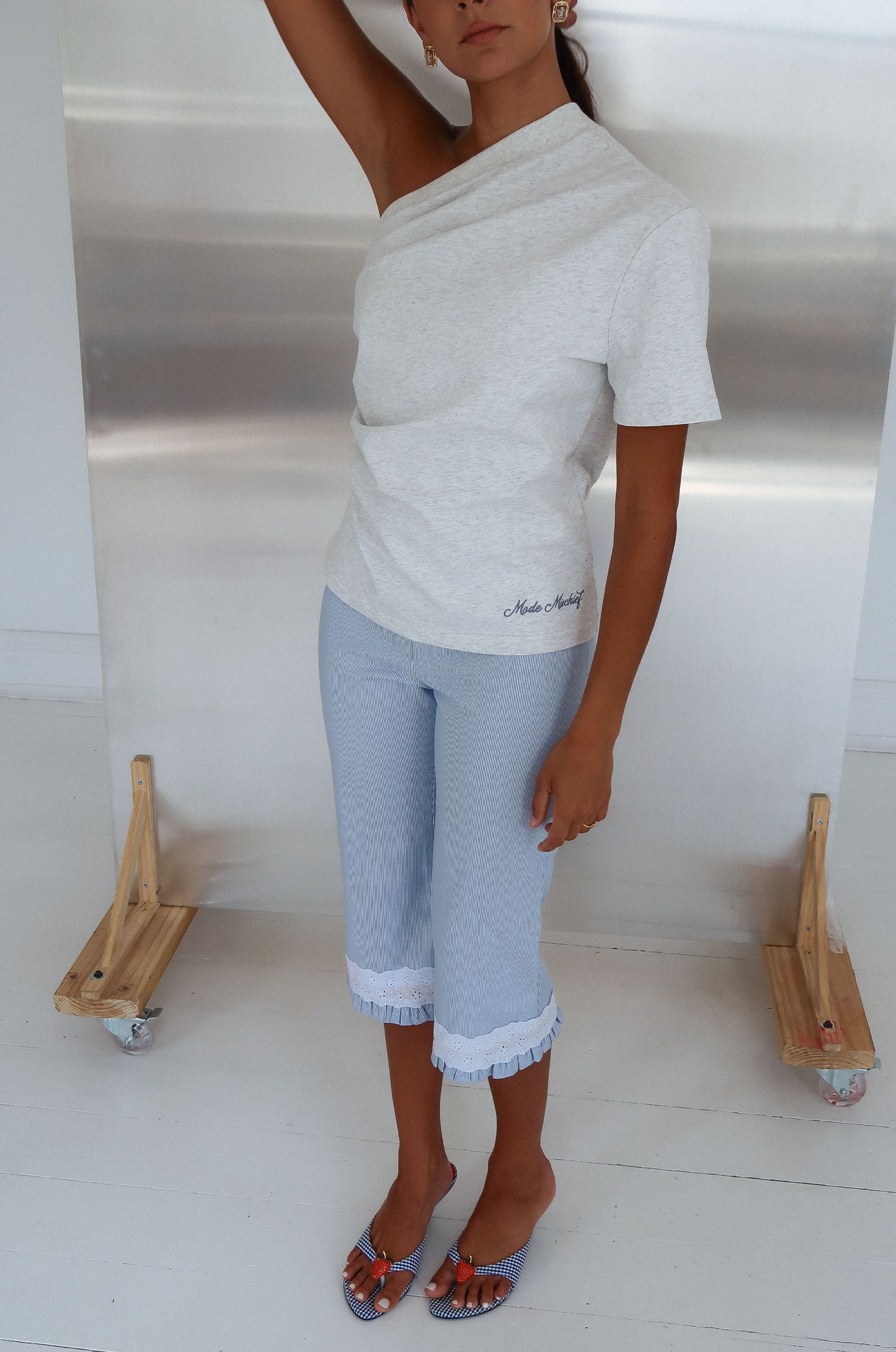 COLD SHOULDER TEE