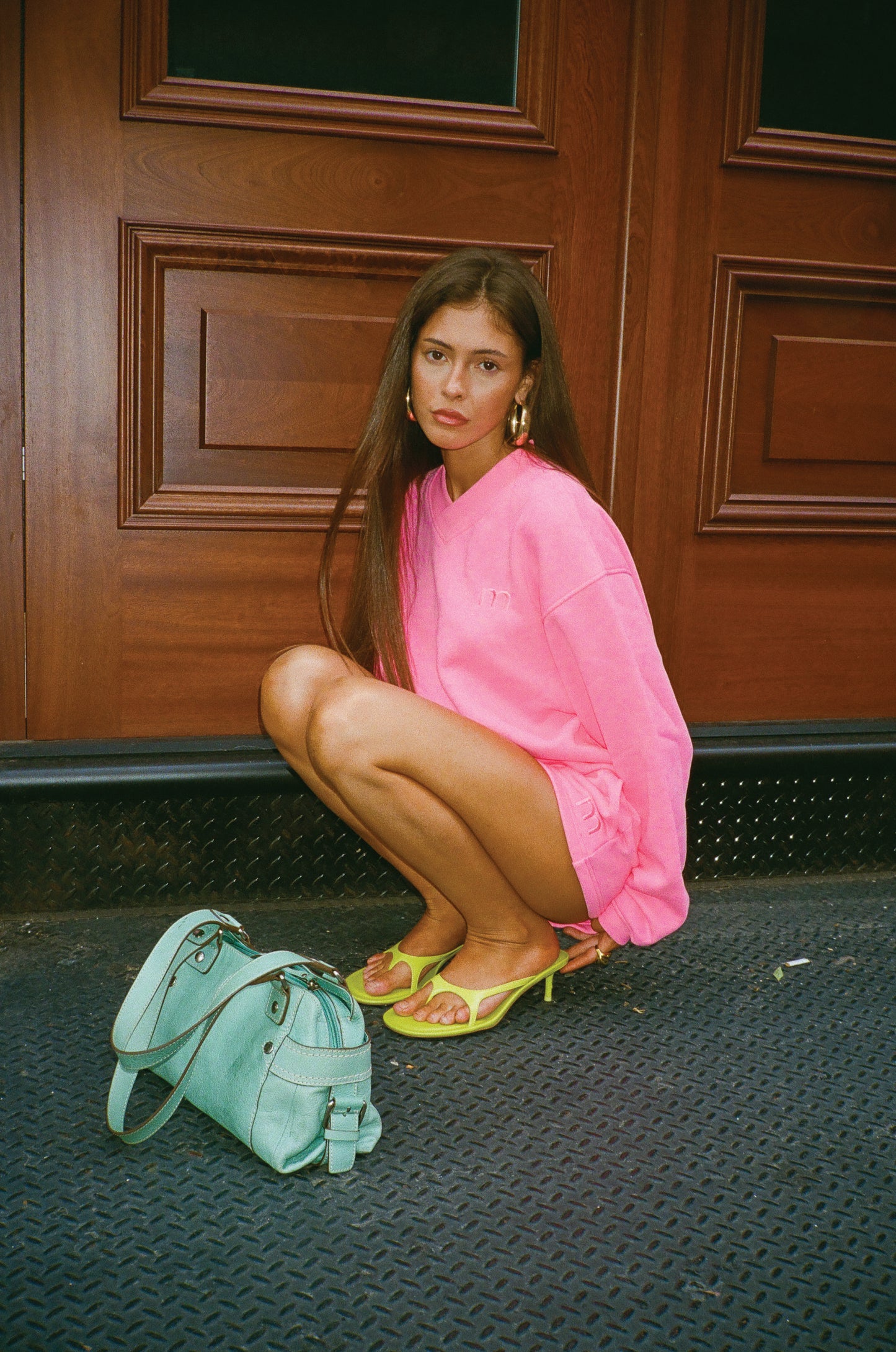 ESSENTIAL V SWEATSHIRT
